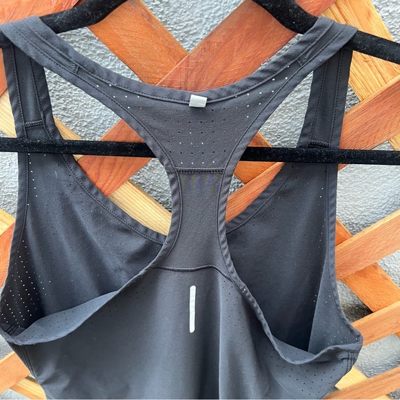 Nike Dri-Fit workout Top - Picture 5 of 9